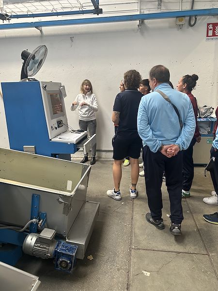 Una Visita Speciale: Le Giocatrici del WST Brescia in Lavanderie Stefani Group