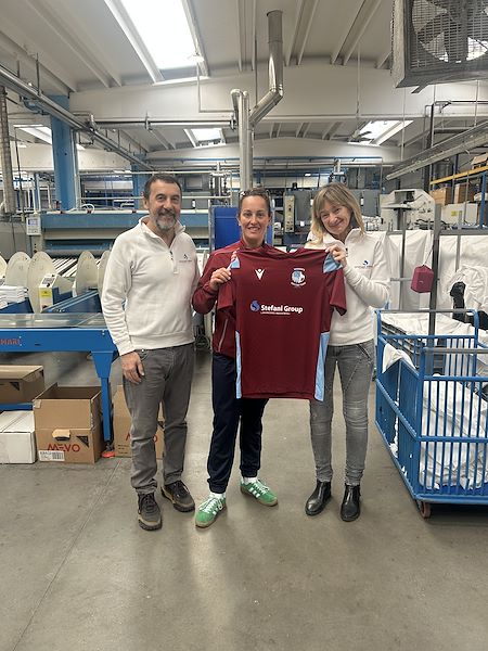 Una Visita Speciale: Le Giocatrici del WST Brescia in Lavanderie Stefani Group
