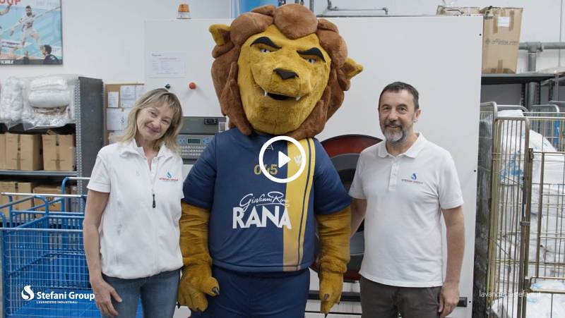 La mascotte di Rana Verona Volley in lavanderia da Stefani Group