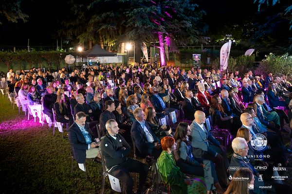 Circolo Tennis Scaligero<br> Unixono & Elena Camo: Le Grandi Voci Pop