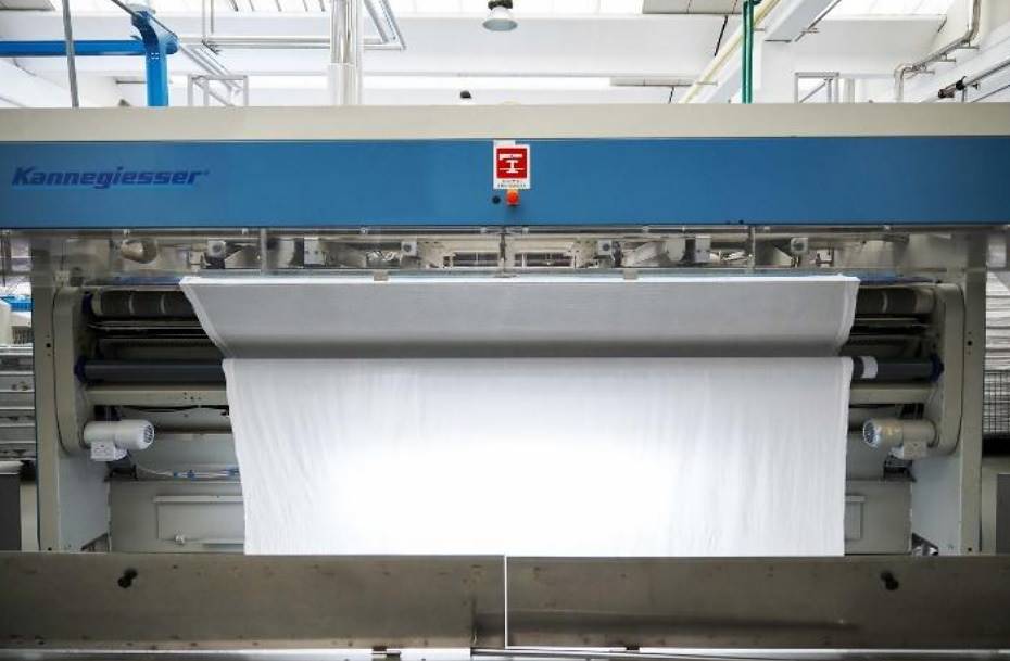 Esperienza di lavanderia industriale completa con servizio di stiratura di eccellenza